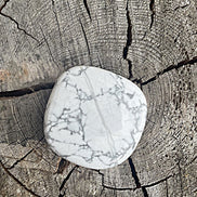 Galet en howlite