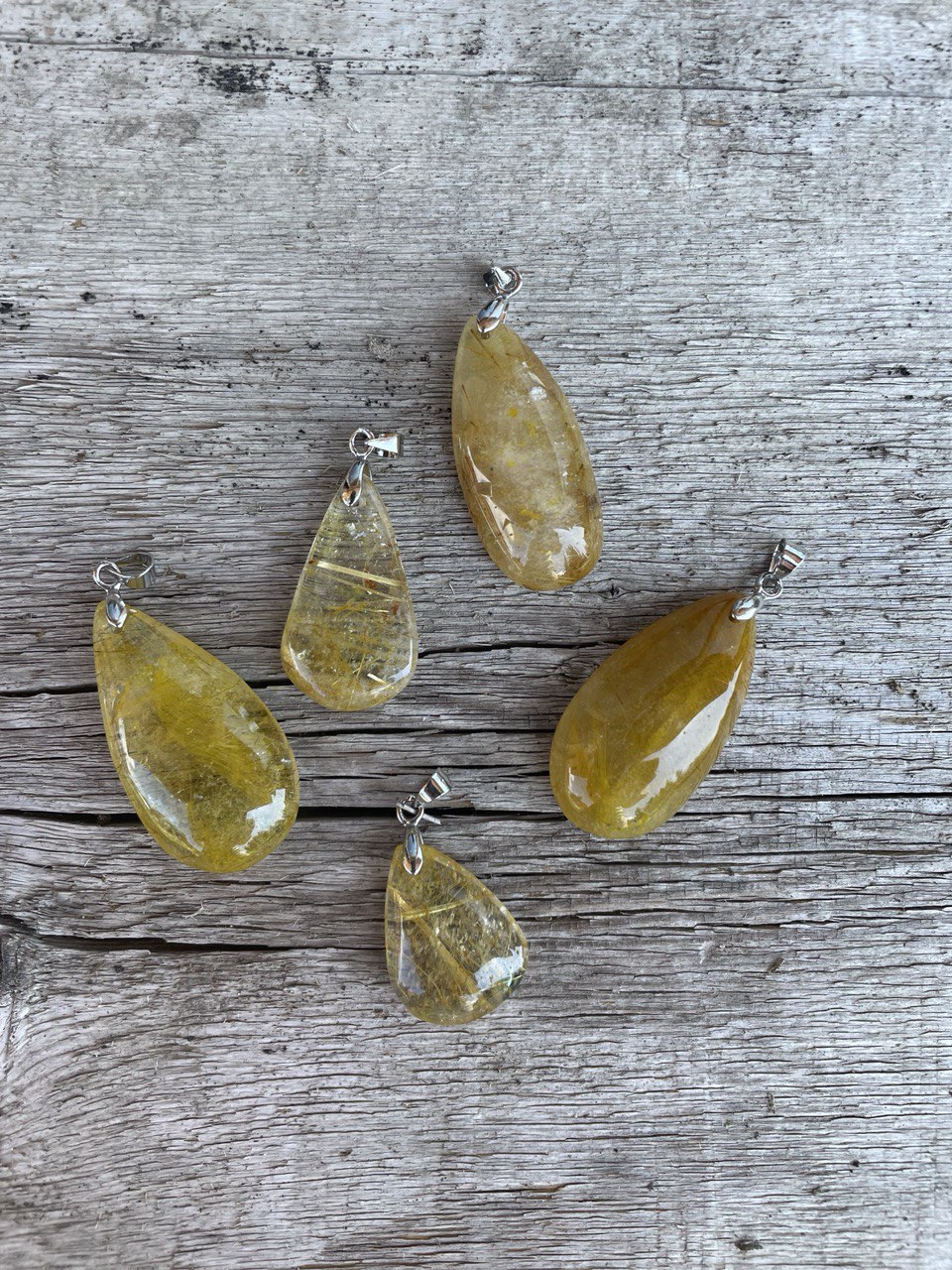 PENDENTIFS EN QUARTZ RUTILE