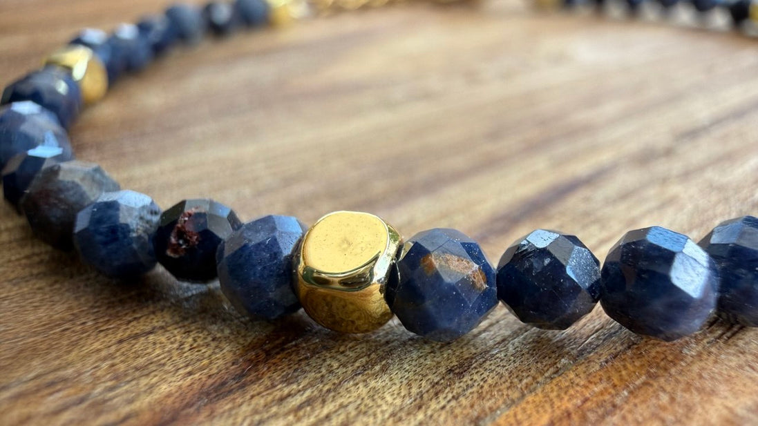 - Bracelets et/ou collier en Saphir bleu