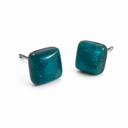 BO. Clous d'oreilles, cabochon carré.