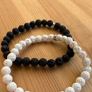 Bracelet Pierre de lave noire ou blanche D6