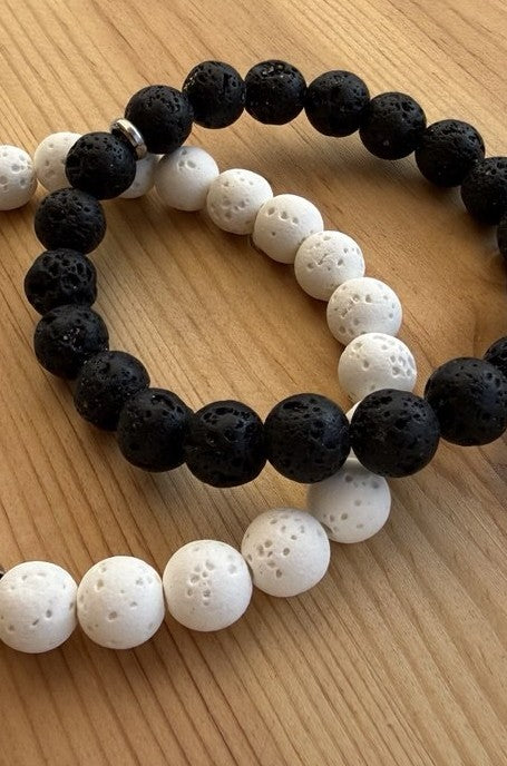 Bracelet Pierre de lave noire ou blanche D8