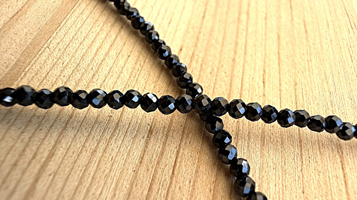 - Bracelet et/ou collier en Spinelle noir