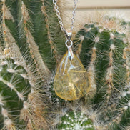 PENDENTIFS EN QUARTZ RUTILE