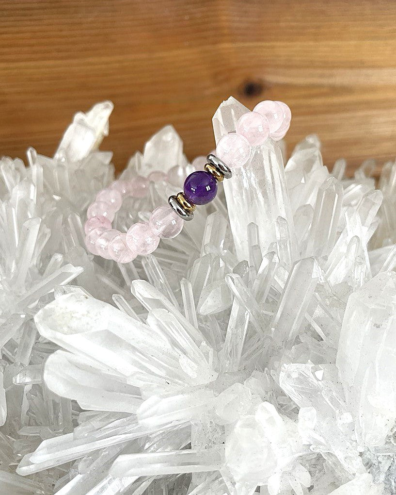 Bracelet Yin-yang  Apaisement (Quartz rose et sa perle centrale en améthyste)