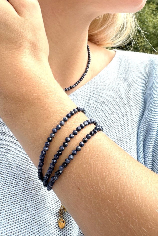 Collier et / ou bracelet en saphir bleu