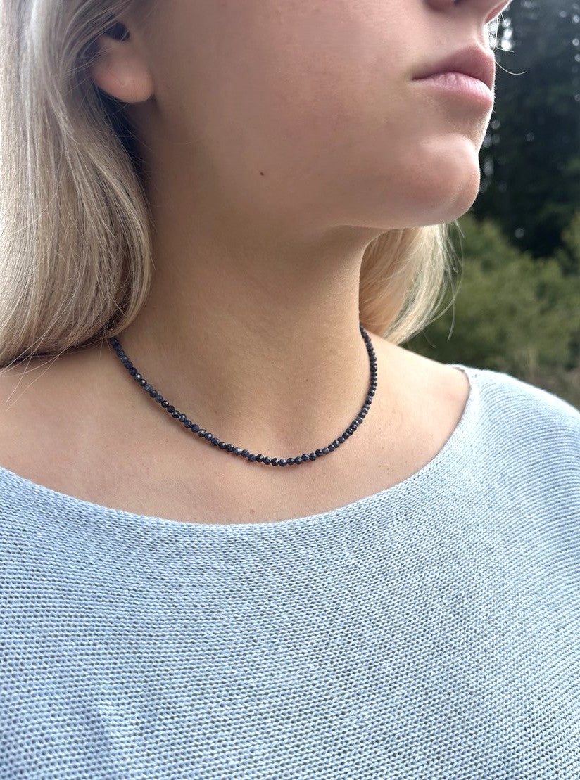 Collier et / ou bracelet en saphir bleu