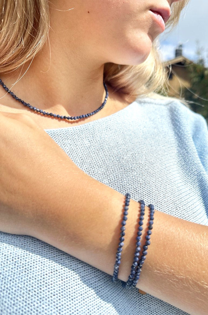 Collier et / ou bracelet en saphir bleu