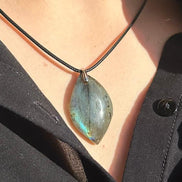 PENDENTIFS EN LABRADORITE