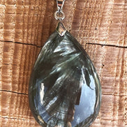 Pendentif Goutte en SERAPHINITE
