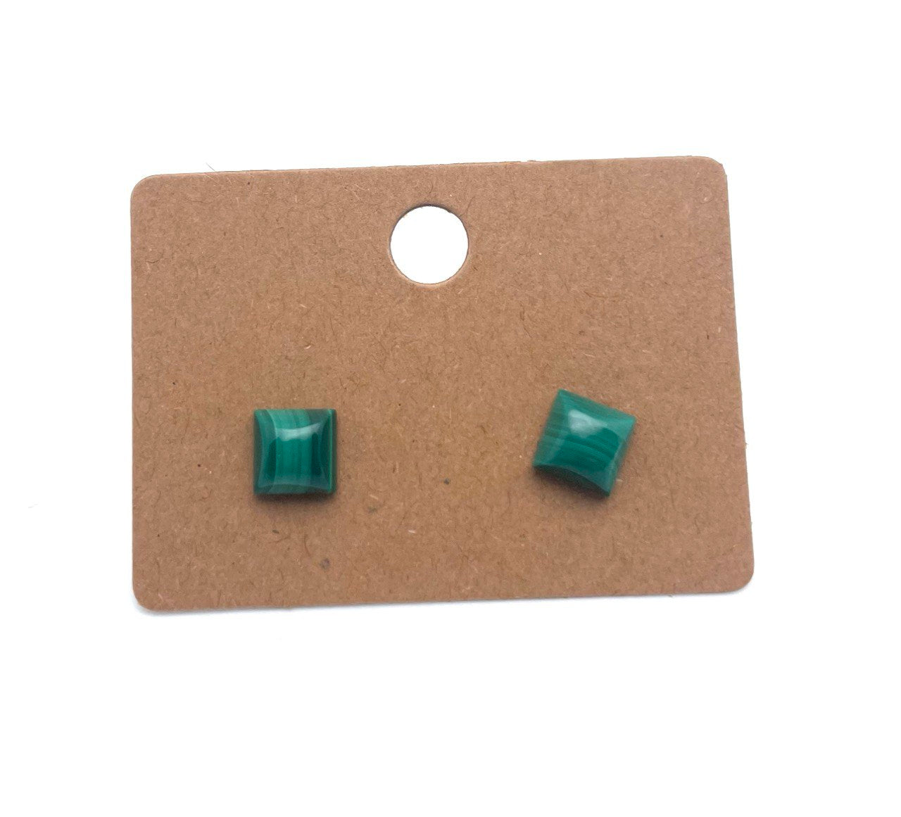 BO. Clous d'oreilles, cabochon carré.