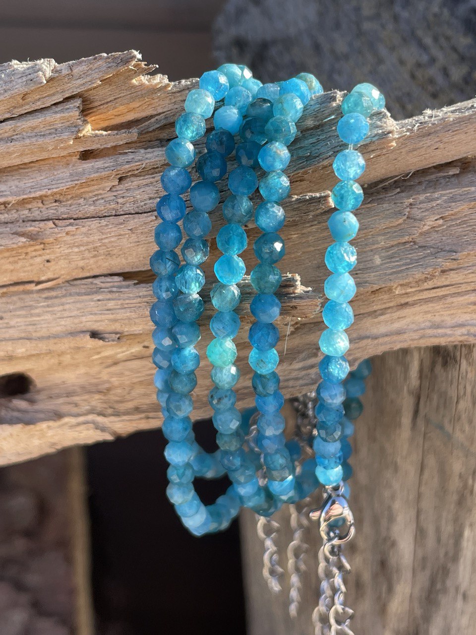 Collier et / ou bracelet Apatite bleue facettée