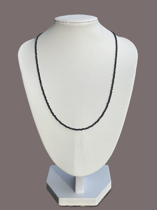 - Bracelet et/ou collier en Spinelle noir