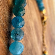 Collier et / ou bracelet Apatite bleue facettée