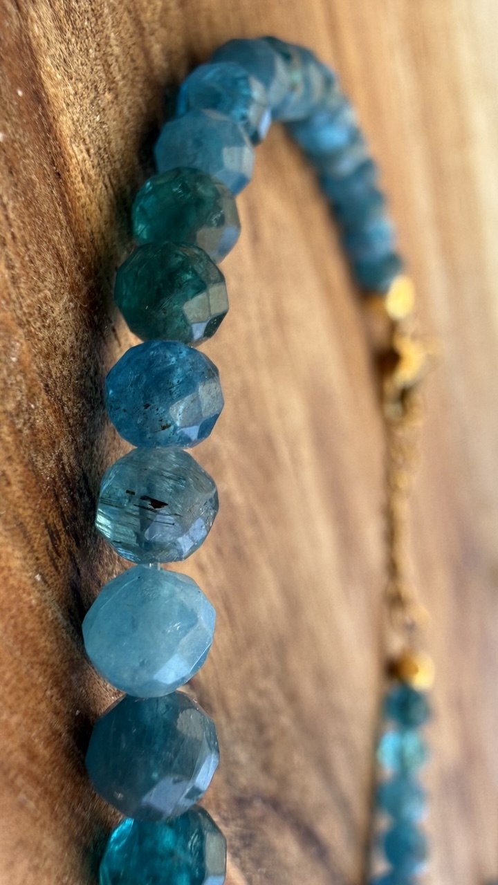 Collier et / ou bracelet Apatite bleue facettée