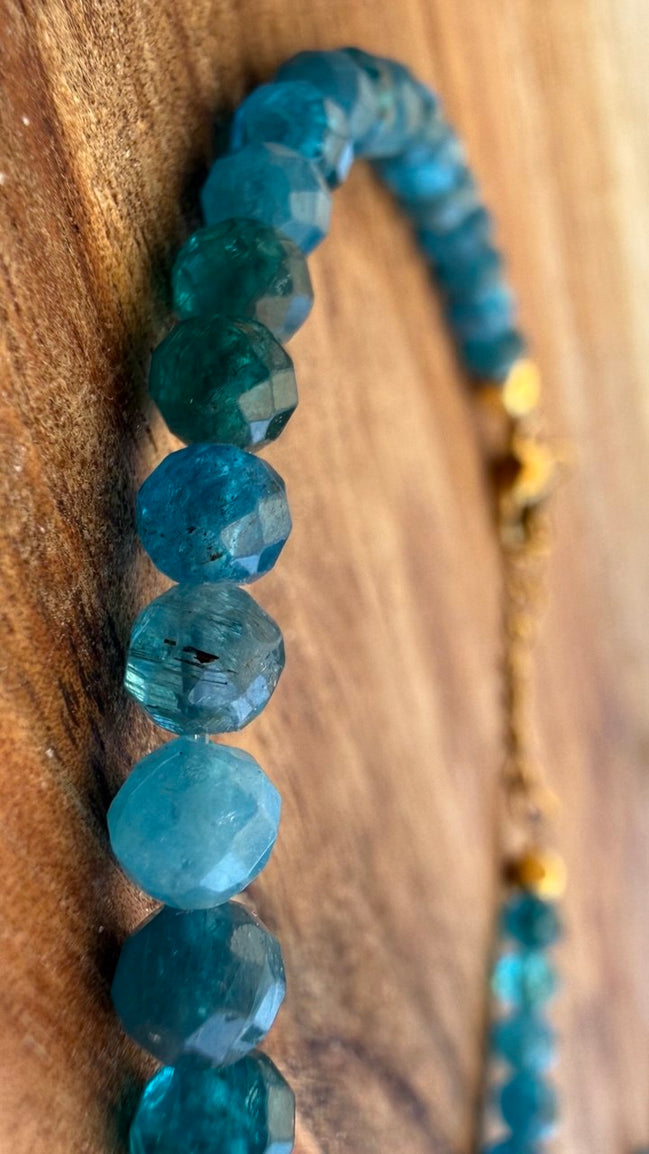 Collier et / ou bracelet Apatite bleue facettée