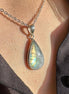 Pendentif en pierre de lune arc-en-ciel