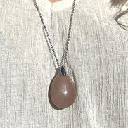 Pendentif en pierre de soleil