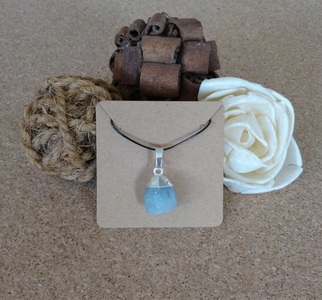 Faceted aquamarine pendant